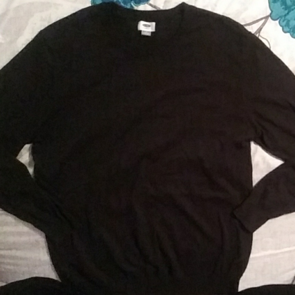 Black crew neck sweater
